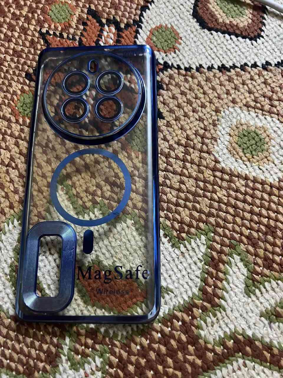 REALME 12 PRO PLUS 5G ORIGINAL
مبايل مستخدم نضيف كلش 
ويا شاحنة الاصلية + كفر 

رام 8Gb 12
التخزين 512
الشبكة: 5G
العرض: AMOLED 6.7" - 120Hz
المعالج: Snapdragon 7s Gen 2
الكاميرا الخلفية: 50MP OIS + 64MP ♻️
عدسة تيل (3x تكبير بصري)
الكاميرا الأمامية: 32MP
البطارية: 5000 مللي أمبير
شحن سريع: 67 واط سوبرفوك
الأمان: بصمة تحت الشاشة + فتح الوجه

اقسم بالله الجهاز مستخدم قليل كلش حتة لزكة الشاشة ما مبدلة
سبب البيع اشتريت جهاز ثاني 

المكان بغداد / شارع فلسطين

للتواصل ***********
