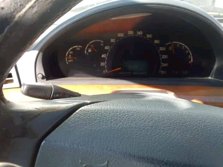 للبيع مرسدس غواصة ٢٠٠١ لا ضربة ولا صبغ بيه جراد بل بنيد او بل جاملغ الخلفي تايرات جدد كير كهربائيات خير من الله محرك جديد حاويه بيع مستعجل السعر ٦٥ مكانه المسيب *********** السنويه منتهيه بل ٢٣
