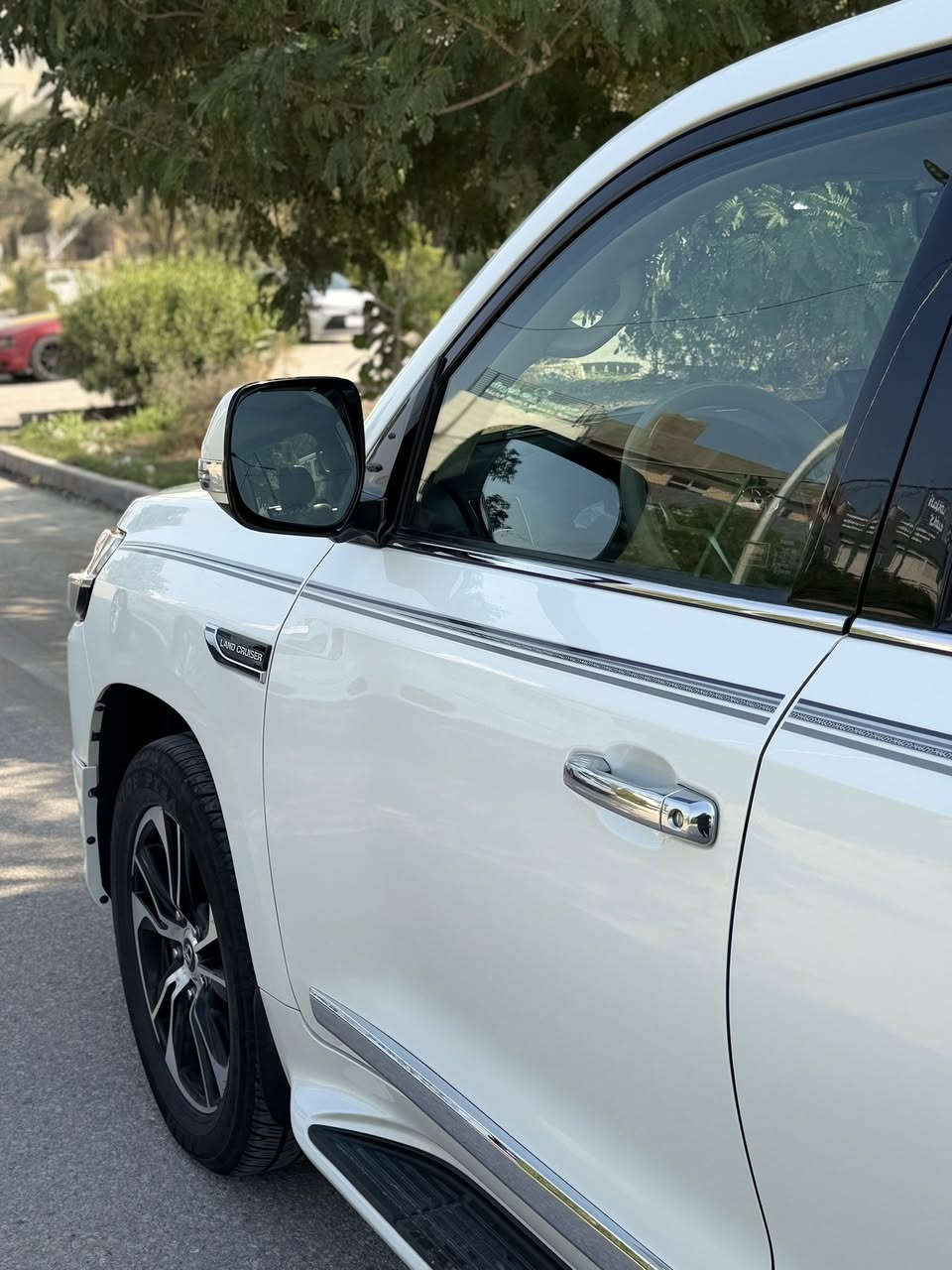 السلام عليكم للبيع
� للبيع لاندكروزر GXR – Grand Touring – Special Edition
موديل 2021 رقم اربيل ب اسمي ابيع مااسوي وكاله فقط احول 

🔹 محرك 6 سلندر بنزين
🔹 قير أوتوماتيك
🔹 دبل ثقيل + خفيف
🔹 نظام دفع رباعي
🔹 داخلية جلد
🔹 3 شاشات (أمامية + خلفية)
🔹 كامرات 4
🔹 سنسورات أمامية وخلفية
🔹 مثبت سرعة
🔹 تحكم بالمقود
🔹 مرايا كهربائية
🔹 إضاءة LED
 🔹 جنوط ألمنيوم
🔹 السيارة نظيفة جداً
 جنطه كهرباء
ماشيه السياره 90 الف حقيقي
ملاحضه مهمه السياره بيه تعديل بسيط بارد موضح بل صوره
الباقي كفاله عامه مكاني كربلاء 
 *********** 
السعر 590 بيه مجال شيء بسيطه + كلشي اكو بل سوك والله يرزق الجميع
