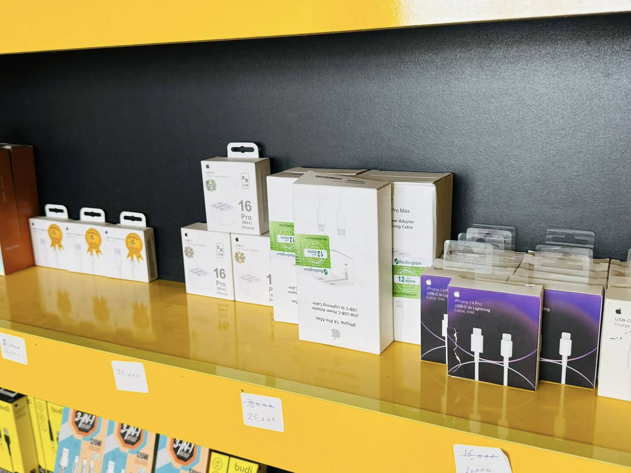 محل موبايلات للبيع
بيجي الحجاج 
*********** 

كلشي الاثاث والمسواك للبيع شلعه كامل 
مابيه حيل اكتب كلشي ب الصور للبيع 
سعر خاص
