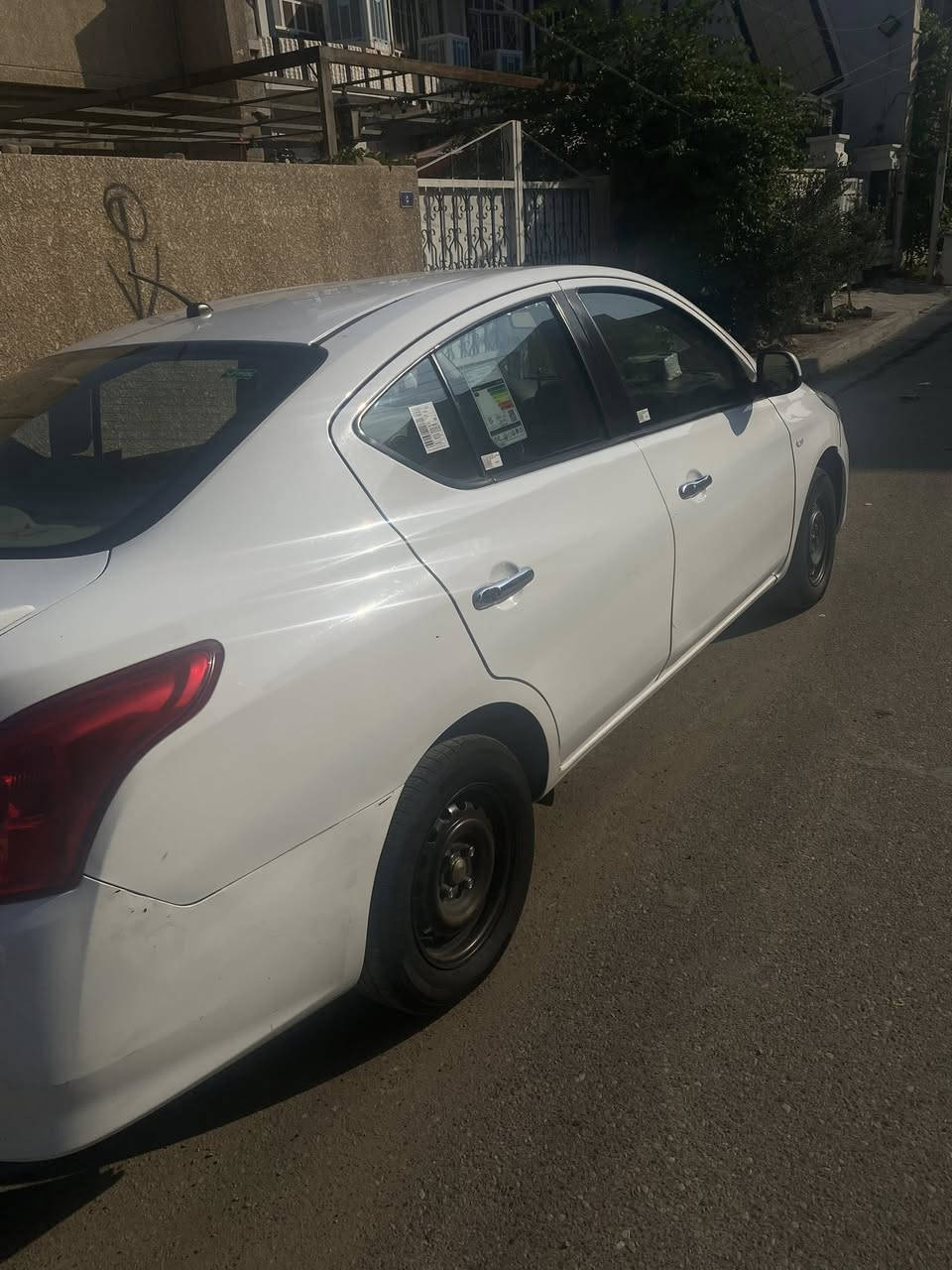 السلام عليكم نيسان هندي 19 سنويه ورقم جديد هاي الصور قديمه بيها 3 قطع بارد قليل السعر 104 وبيها مجال بسيط مكاني بغداد الحريه *********** سياره مناقصه شي خير من الله
