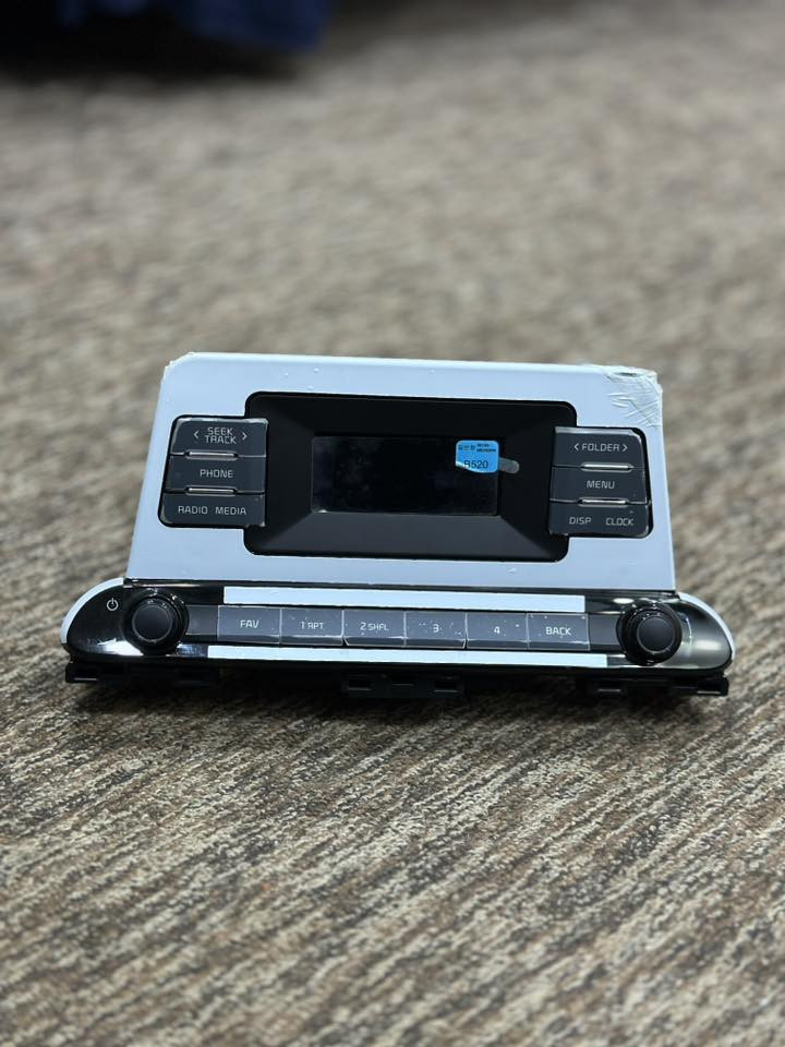 سلام عليكم عندي غراض للبيع تحكمات وشاشات عدد 2 وعداد سرعه كيا سيراتو للاتصال ***********العنوان واسط الكوت مركز المدينه
