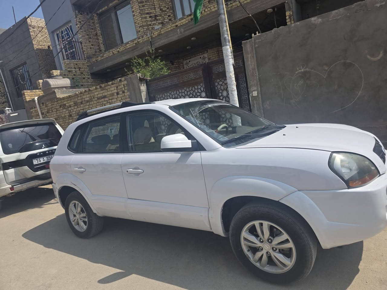 سلام عليكم توكسان 2009 خليجي رقم  اربيل بيه الجاملغ الخلفي مصبوغ السعر  110 مكاني ديوانيه سنويه بعدله 6 اشهر  وتسقط رقمي ***********
