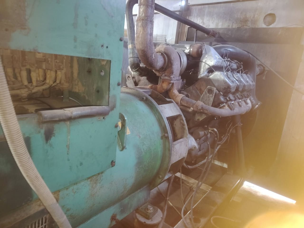 السلام عليكم إسكانيه (144) (015) توليد 550  Kv)  محرك استندر وتولد استند لاصرف ولا تبخيرحالين جوه الحمل السعر (100)وبي مجال للاتصال على الرقم (***********) وترلل
