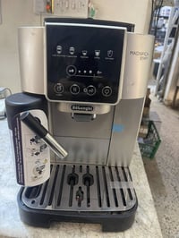 تتوفر ماكنة قهوة ديلونجي ستارت نظافة 98‎%.ضمان اسبوع بعد البيع 0773430...