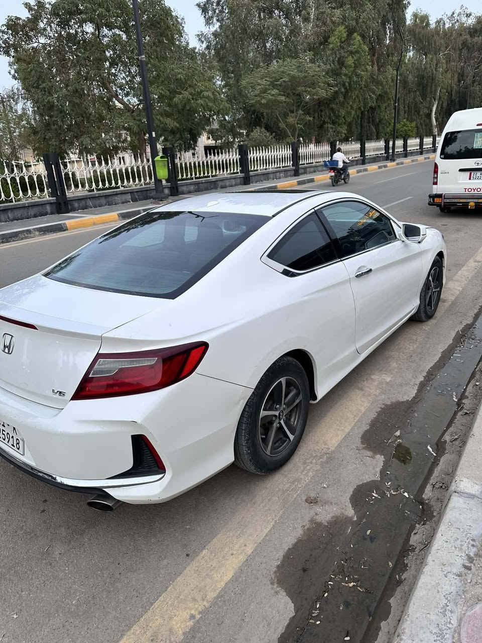 هوندا اكورد ياباني اصل سبورت تك باب مقصوره واسعه جدا
2016 فول 1/1

دخول ذكي ترحيب بصمه تشغيل و ابواب وصندوق،
رادار، كامره خلفيه و كامرات جانبيه،
تحديد مسار، سياقه ذاتيه، تحكمات ستيرن بالكامل، شفتات كير بالستيرن،

دبل شاشه، سيدي جنجر شاشه كار بلي، سستم صوت دمام،
دوشمة جديدة + كشنات كهرباء تدفئه تبريد ذاكره ميموري،
سلايد

لايت بك لايت LED،
تبريد لمس منفصل مناخين،

مكينه V6 وكير رياضي، دبل كروز
تخم تايرات جديد 
باتري جديد 
سياره جديده وجاهزه بالكامل

رقم سليمانيه جديد دولي
ضرر مالتها جامرلغ امامي أيسر السعر ( 100 وبيها مجال) 
مكانها ديالى بعقوبة 
للاستفسار اتصل ***********
