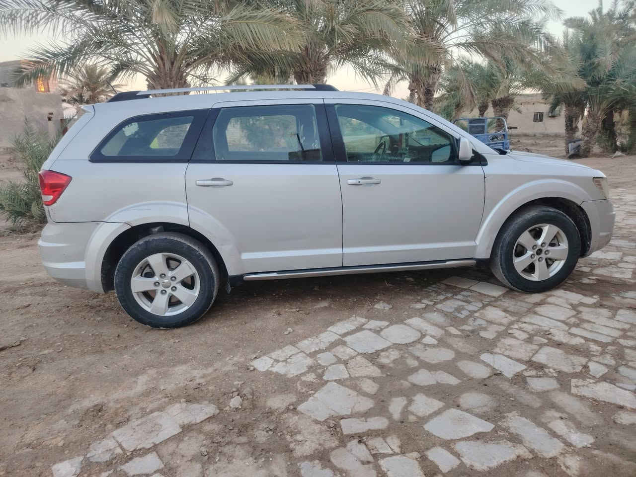 دوج جورني 2014 7راكب فول بصمه مكينه 2400 نضيفه كير نضيف حداديه تخم تاير ضربته خفيفه بس دعاميه اماميه السعر 120
***********
