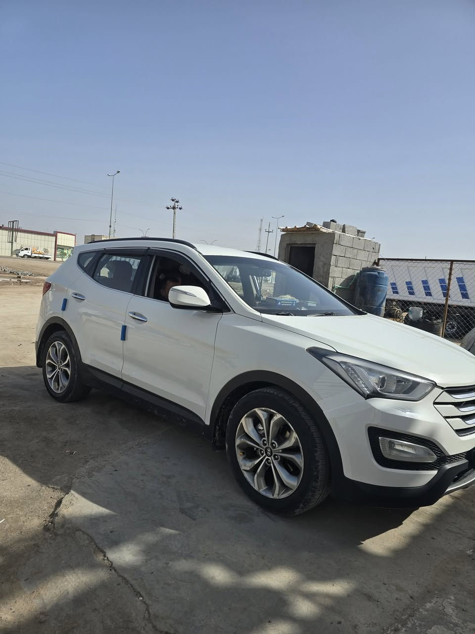 سنتافي ٢٠١٤. 
٦ سلندر.   ٧ راكب 
مكفوله.  من الصبغ  ..بيه شويه تكحيل خفيف 
سنويه تنتهي نهايه ٢٠٢٧ 
كشنات كهرباي
تبريد فول. مال جناي سياره 
سعره ١٨٠ وبيه مجال بسيط للشراي
***********
