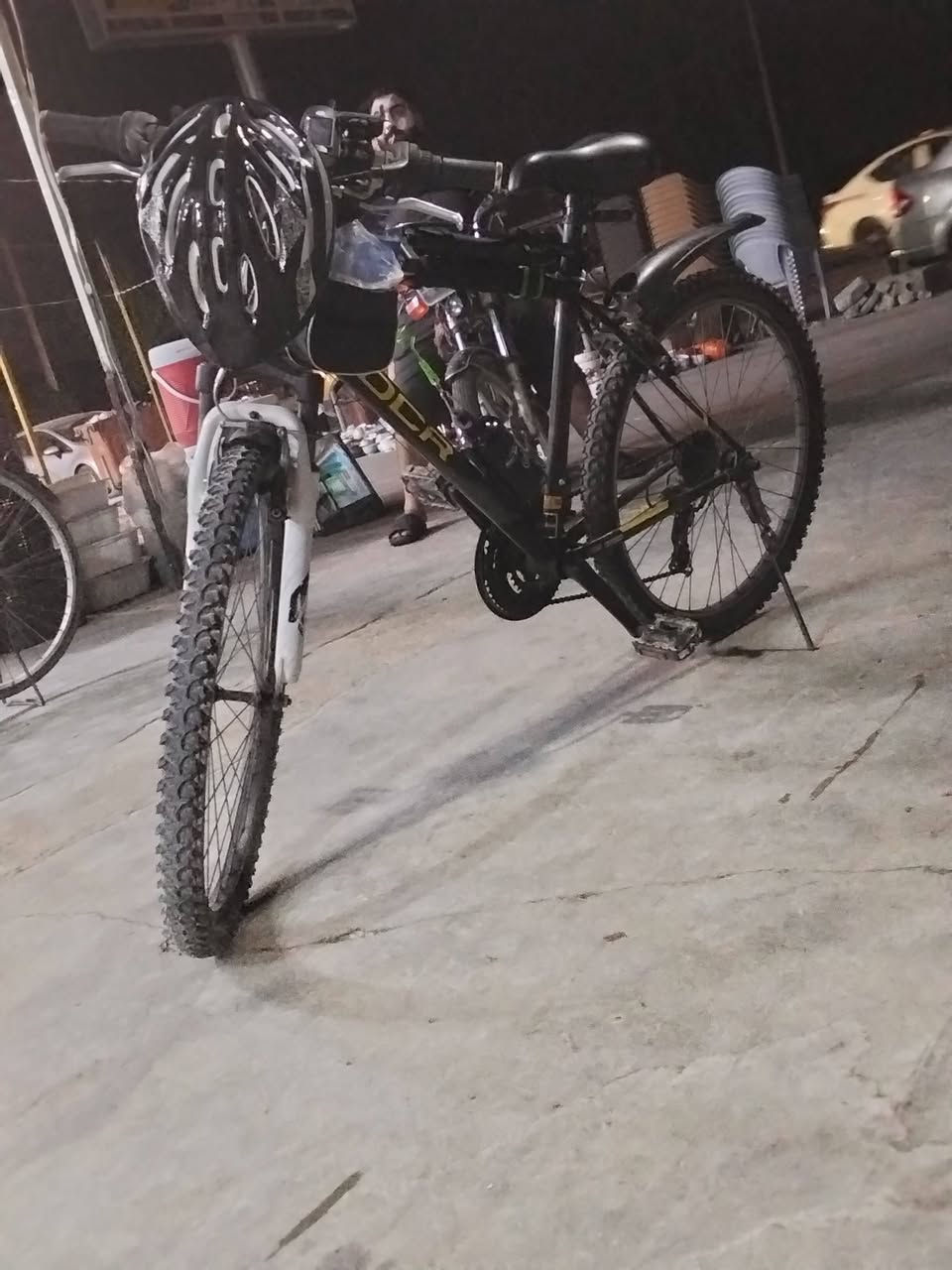 سلام عليكم بايسكل رياضي لنگه اصلي عنوان اربيل قريب علا قوريتان 125الف وبي مجال بصيط شرط اي تواير وكلش جديد حجم 26. ، ***********
