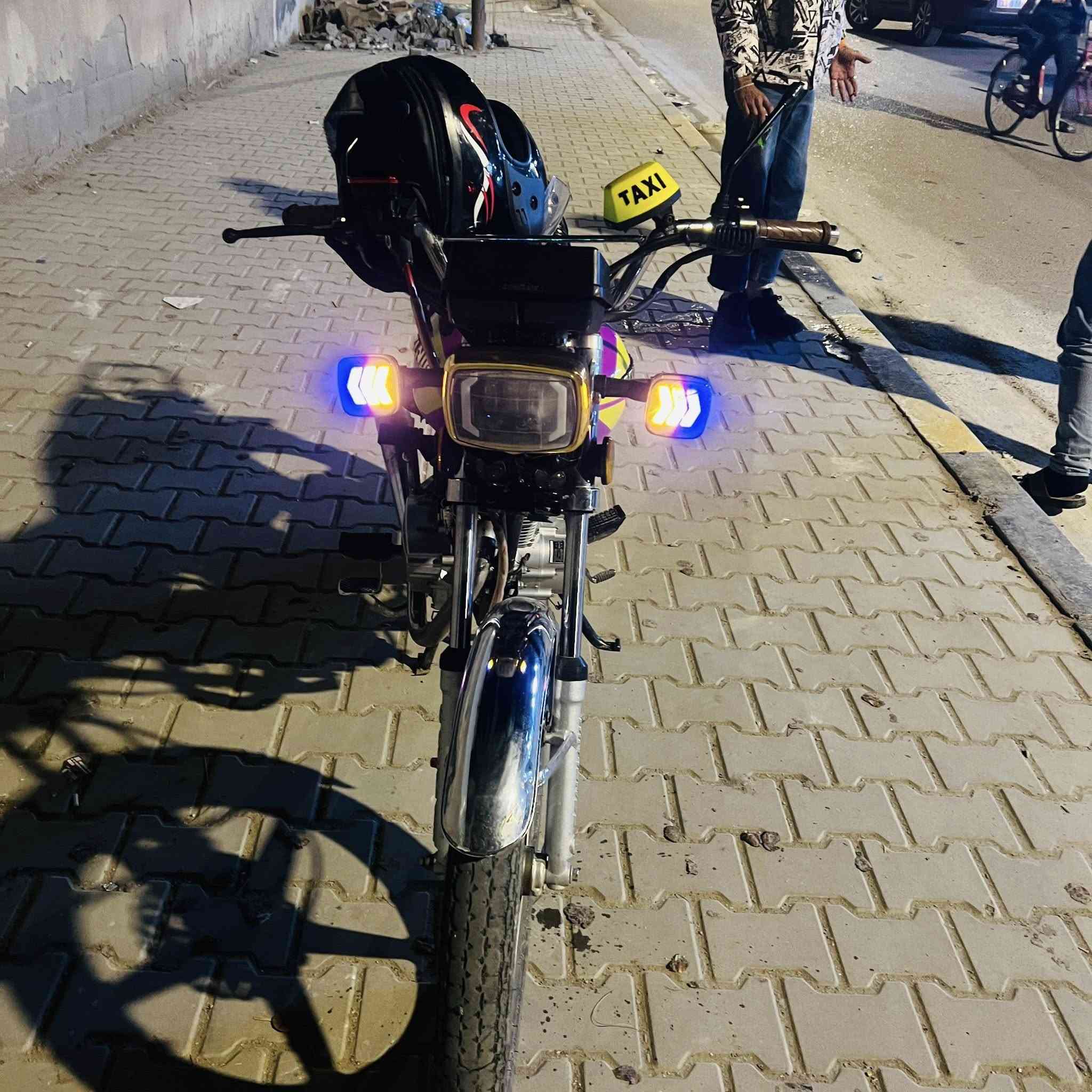 سلام عليكم دراجه سولنك 2025 للبيع ب725 دراجه نضيفه كلش مكاني بغداد المحموديه
