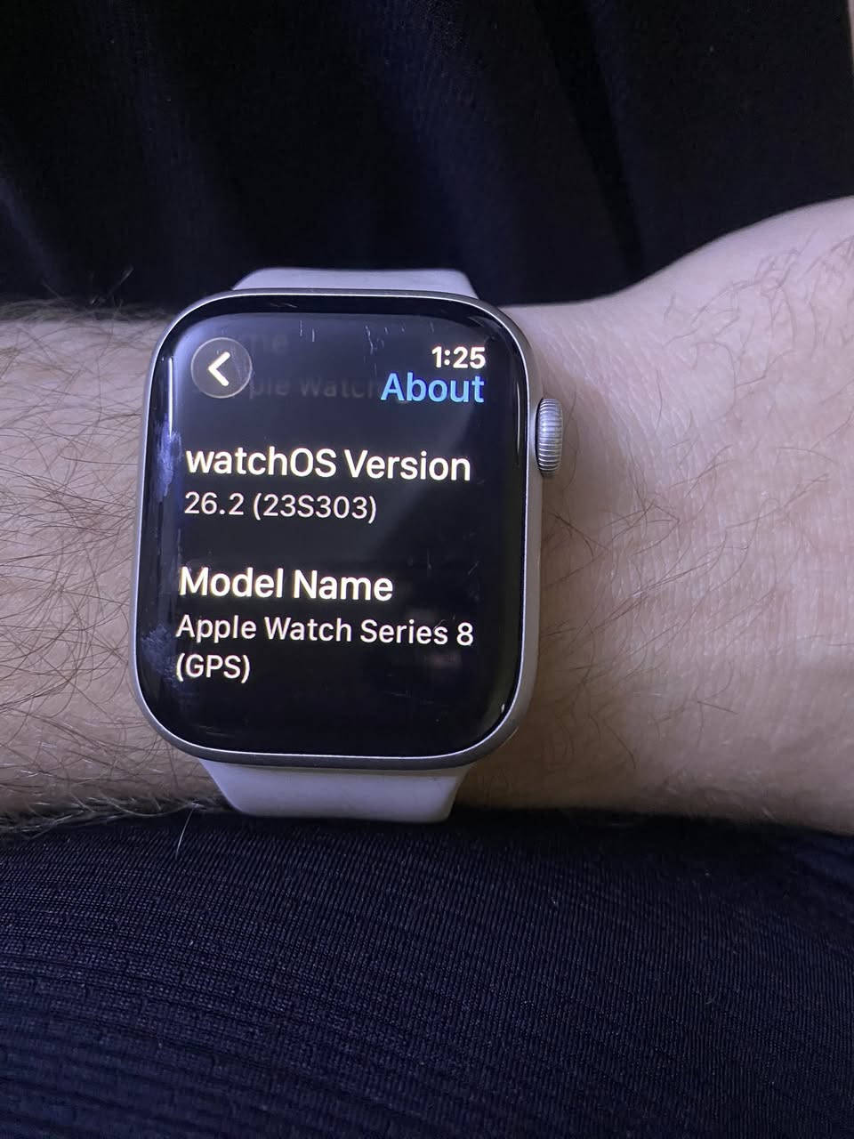 ساعه ابل 
جيل الثامن 
حجم45 بطاريه 94
السعر 300 وبيها مجال
لون تيتانيوم مميز شخوط خفيفه بل شاشه
***********
