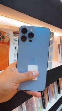 ايفون 13 برو ماكس  لون بحري  مميز بطاريه 🔋 84 ذاكره 256   نموذج m جهاز...
