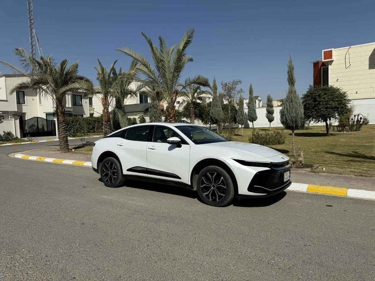 كراون موديل2023شركه جيهان عندها8سنوات ضمان شركه ماشيه44الف كيلو متر سياره حيل جديده محرك4سلندر هايبرد هم حجم محرك2.5 مكفوله كفاله عامه فول فول موصفات  سمعات GBL كوشن تدفه تبريد سلاید فول سياره عنوان اربیل و رقمها اربیل السعر350بيها مجال*********** او ***********
