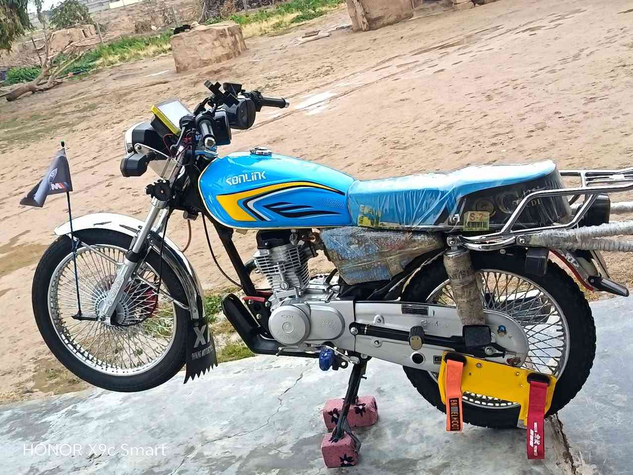 السلام عليكم موطور للبيع تايكر موديل 25 ومحرك ما مفتوح شرط موطور نضيف و جديد تواير جدد  وياله شرط مصطره محرك شرط ما مفتوح شرط موطور كلو شغال برغي ما يعوزه كهربائيات كلها شغاله شرط موطور نضيف سعر 700 وبي مجال للاستفسار الاتصال على الرقم ***********
