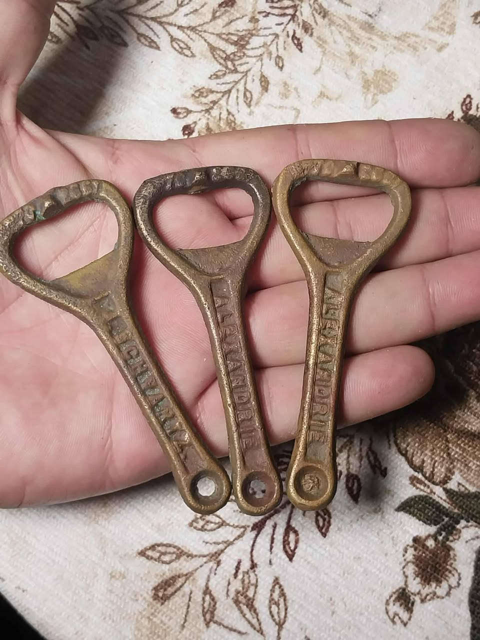 فتاحه بيبسي 
نحاس ب الباتينا


**إذا كنت صاحب هذا الإعلان وتريد حذفه لأي سبب، رجاءا أرسل رسالة إلى الدعم الفني**