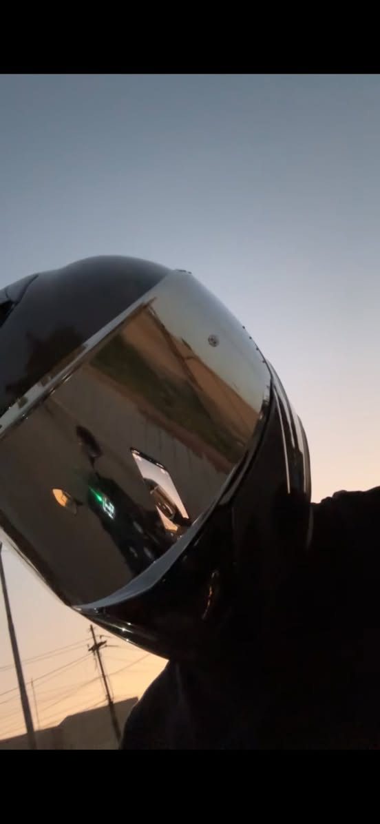 خوذه كاربون فايبر للبيع استعمال اسبوع واحد فقط  وياها جامه مضلله وجامه شفافه موجود باكيتها وجنطتها وكلشي
***********
