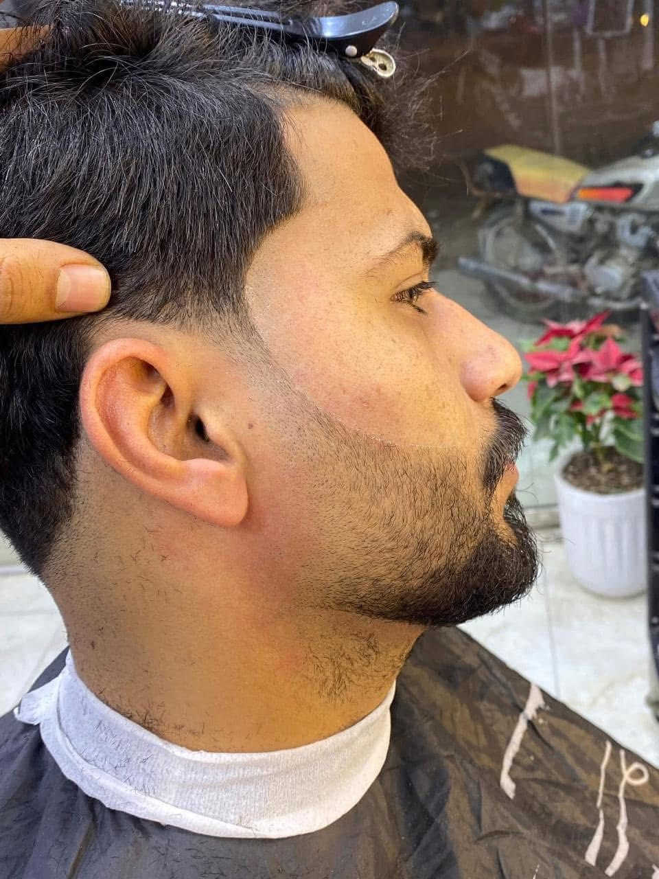 مرحبا اخواني الأعزاء 
اخوكم حلاق دلفري داخل مجمع بسمايه وهذا باب رزقي 
أجيك للشقه واحلقك وخليلك تنضيف والوزك واروح واني الممنون وقتي من ساعه 5 العصر لل 11. بليل متوفر بكل وقت الكبير 10 والصغير 4 آلاف دينار والما عنده اجي واحلقه واروح واني الممنون … ملاحضه ومقبلين على أبواب العيد خصم كامل للفقراء والمعوقين الحالتهم تعبانه أجيك للبيت واني خادم وممنون خدمه 14 سنه بهاي المهنه والحمدالله والشكر  *********** واتساب أو مراسله الحساب
