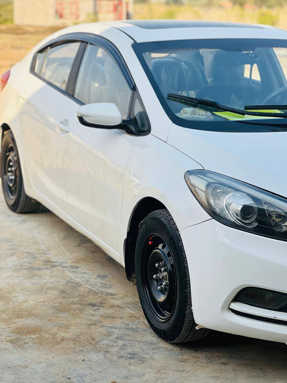 سلام عليكم
سيراتو ١٤ نص فول  خليجي
فتحه سقف
شاشه كار بلي
تحكم ستيرن 
تبريد قطعه 
مكينه ١٦٠٠
مكينه كير كفاله وضع شركه 
بيها جاملغ المامي مرشوش اثر شخوط وبارد كد شبر 
السونار مرفوق بل منشور سياره حلوه وجاهزه 
السعر ١١٨ وبيها مجال بسيط العنوان واسط الصويره 
***********
