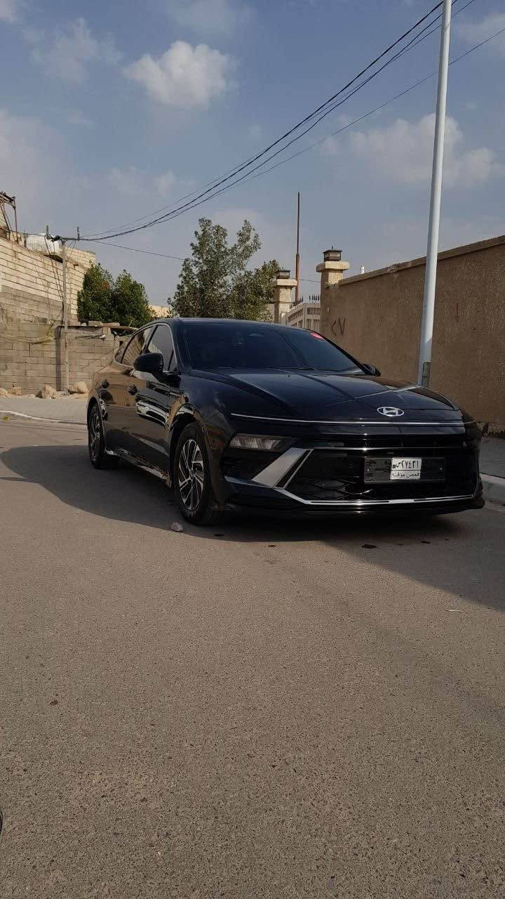 سوناتا 2024 هايبرد وارد كوري 
السياره كفاله عامه 
داخل جلد اسود ملكي 
تدفئة ستيرن 
كير تعليك 
تشغيل عن بعد 
الشاشه بنورميه متصله
ابل كار واندرويد اوتو 
رادار امامي وحاساسات 
امامي خلفي 
السيارة وارد كوري تختلف عن الوارد الامريكي 
والخليجي بالمواصفات والعزل،  السياره مرقمه وجاهزه 
مكان السياره البصره 
الزبير ***********
*********** الزبير, البصرة
