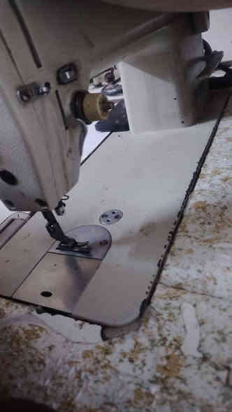 اخوان عندي مكينه خياطه للبيع مكينه قويه وجديده اسم المكينه صناعي سعرها 200 الف وبيها مجال للستفسار ***********. واتساب
