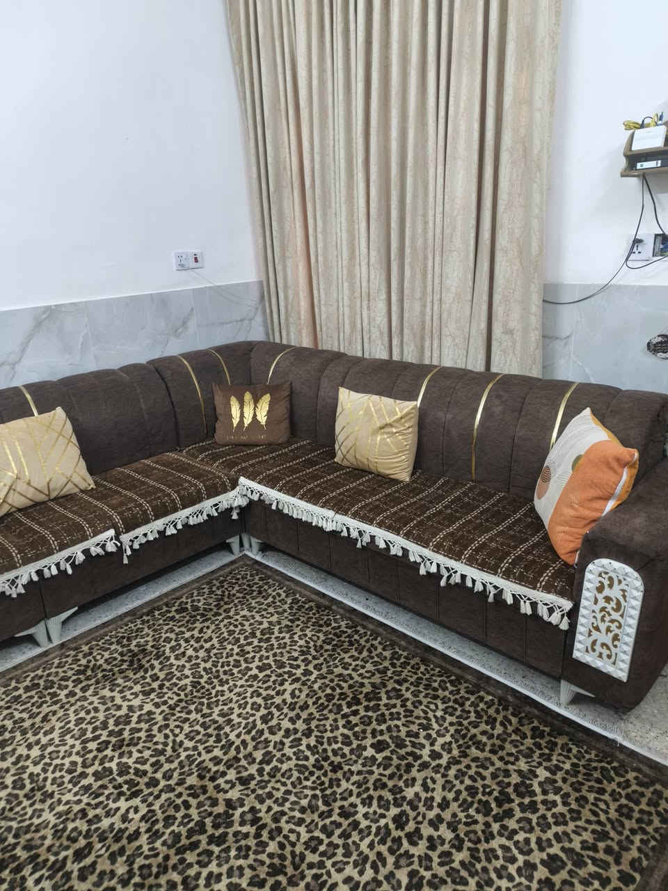 السلام عليكم غراض للبيع
الديوان ب200وبي مجال
الكاونترب175وبي مجال
الطباخ ب130وبي مجال 
الطبلات ب120وبيهن مجال
العنوان الاسكان شارع 32مقابل كلية المأمون ***********
