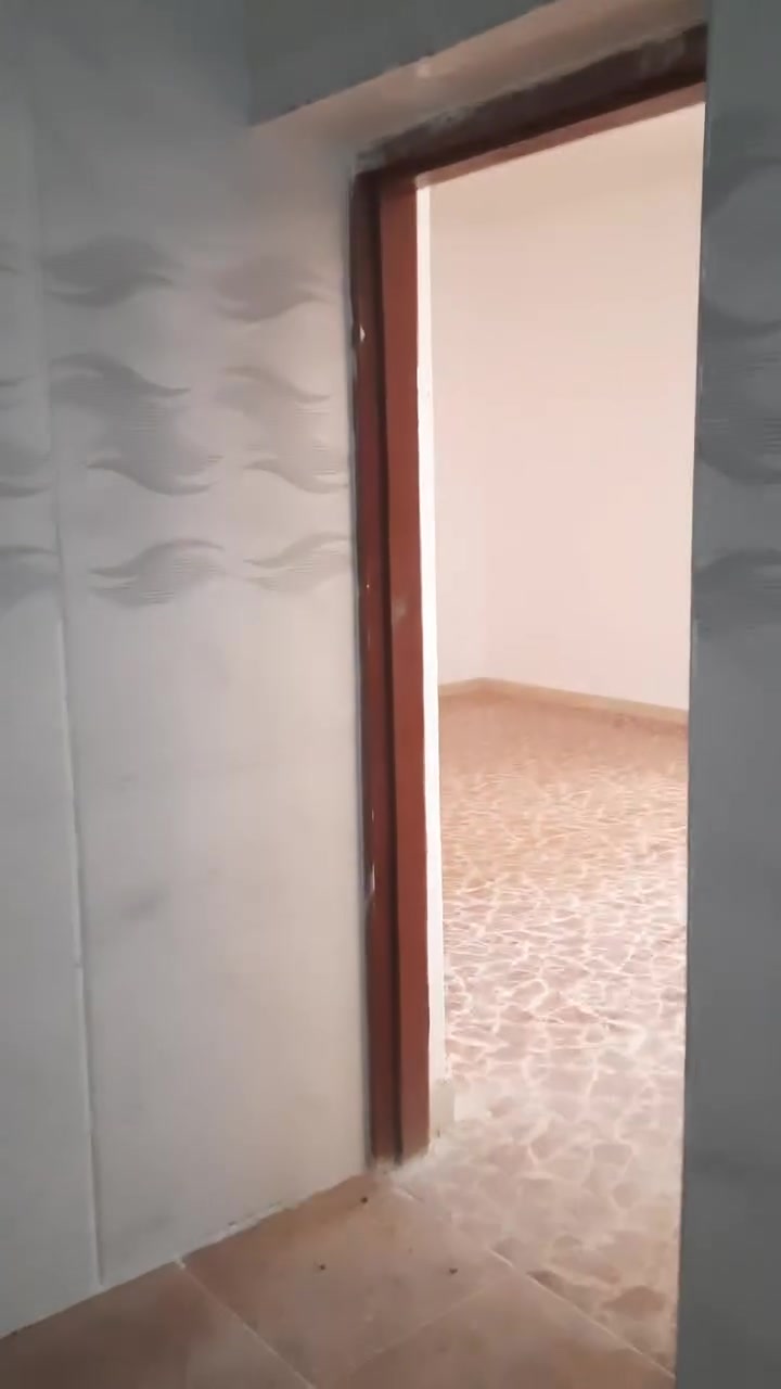 ⛰️مكتب ابو صبار للعقار⛰️ 

بيت للبيع طابق واحد بناء جيد الاساس حفر الارض وصب تسليح مساحه 250mواجهه 10mنزال 25mيتكون الطابق الاول  من غرفتين نوم واسعه وصاله ومطبخ واستقبال وصحيات وحولي حول البيت اما الطابق الثاني متكون من بيتونه وسطح. عدد 2 الارضيه سيراميك مصبوغ جديد ومرتب جاهز للسكن مغلف بسقوف ثانوية

الموقع/ حي العبور..خلف دور الارامل اوالقاعه الرياضيه المغلقه

السعر // مناسب جدا بيع مستعجل

للأستفسار //مراجعه مكتب ابو صبار للعقار 🌏
عنوان المكتب / الانبار/  عنه /نهايه شارع الحضره  /قرب جامع النور

او الاتصال على الارقام التاليه
 ***********☎️الحاج سلام ابو صبار
***********☎️ محمد ابو أوس .. 
يتوفر اتصال ع الواتس ايضآ📩
