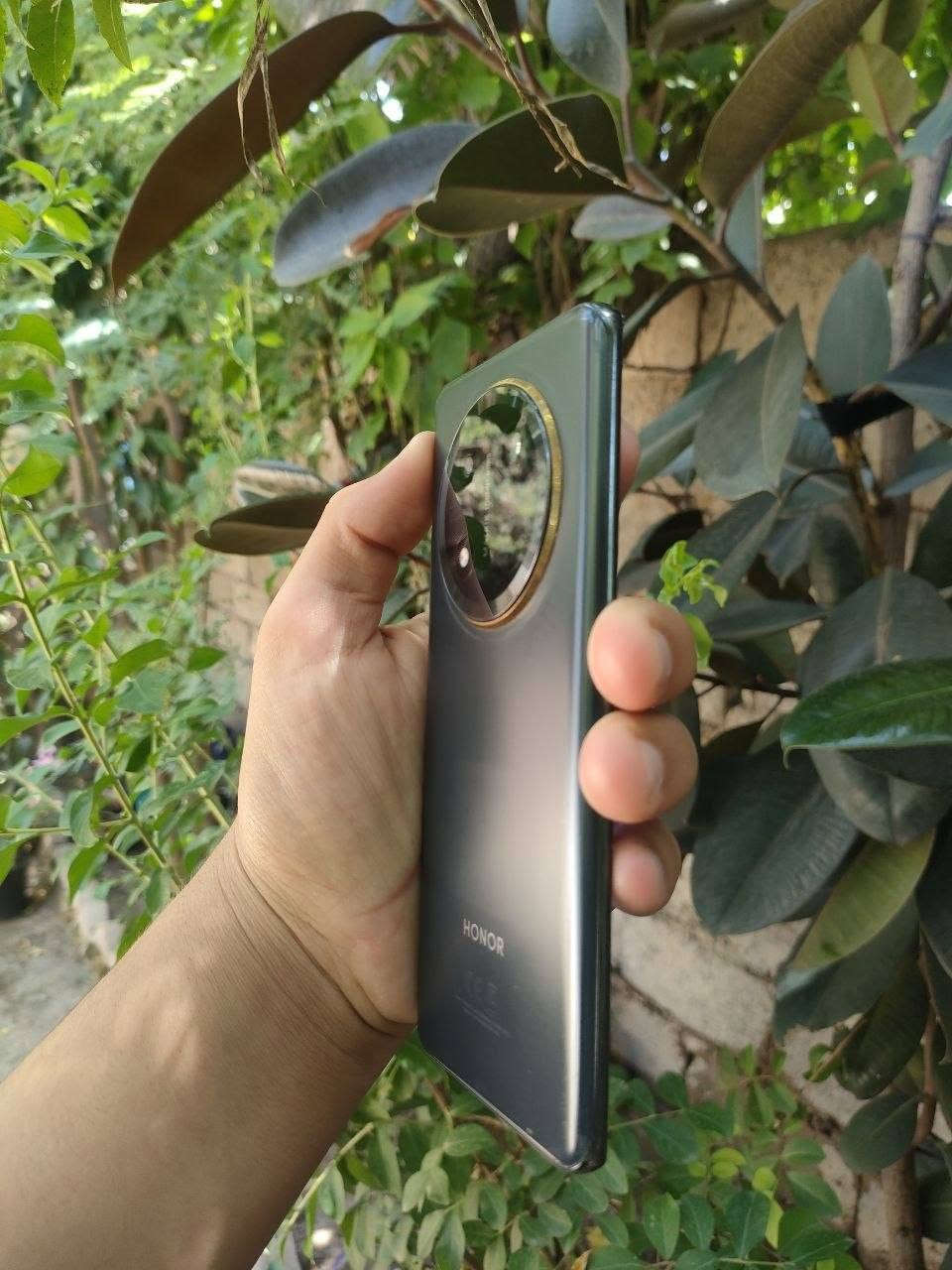 السلام عليكم
موبايل Honor x9c للبيع 
الرام 12+12 الذاكرة 256
البطارية 6600 mAh 
 المعالج Snapdracoat 6 Gen 1
الرقم للاستفسار ***********وبي واتساب
السعر 340وبي مجال
