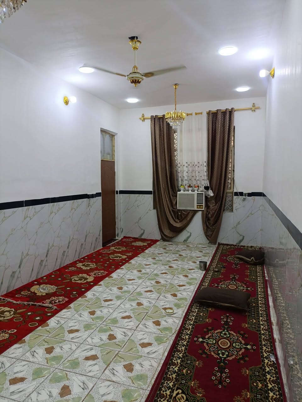 السلام عليكم بيت البيع الدوانم مساحه ٣٠٠متر بناء جديد   طابوك البيت كامل عله اخير حبايه اربع غرف نوم وصاله ومطبخ ومنور واستقبال محل ويه بيت مبني كامل بيت جديد ماي سيح تبليط بابك  كهرباء 

العنوان دوانم خلف محطه ماي سيد كاطع 

الاستفسار السعر اتصال بل رقم ‏‪***********‬‏
