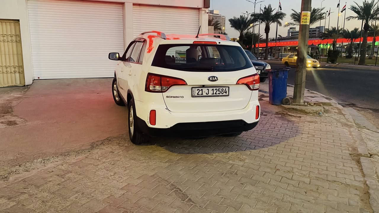 السلام عليكم للبيع سورنتو 14 خليجي 4 سلندر  7 راكب تبريد 3 قطع مكينة كير   مكفولات بيه فقط خدوش وصبغ في جاملغ امامي  وسط السعر 145 بيه مجال بسيط للاستفسار اكثر ***********
