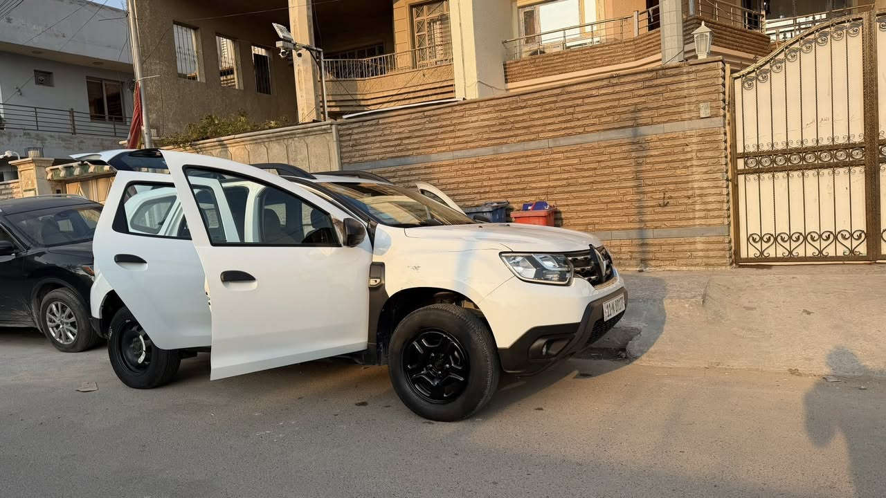 السلام عليكم رينو داستر رقم  بغداد للبيع
📍ارقام انكليزي 

📍السياره حرة غير محجوزه 

📍محرك ١٦٠٠ مكفول من الفتح ومن كل عطل على وضع الشركه 

📍كير ٦ نمر اوتوماتيك مكفول على وضع الشركه  مع تبديل زيوت وفلاتر اصليه 

📍البدي مكفول كفاله عامه عدى شخطه مبينه بالصوره

📍السياره دواخل جديده ١٠٠/١٠٠

📍كاعية تغليف جلد 

📍 كامره بيها ولكن لاغي الشاشه والشاشة موجودة 

📍مثبت سرعه 

📍منضومه بانزين كلها جديده مع بلك جديد 

السياره ماشيه 93 الف 

_مكانها بغداد 
***********
_السياره احلى من الصور

_السعر 95 وبيها مجال للطيبيين
