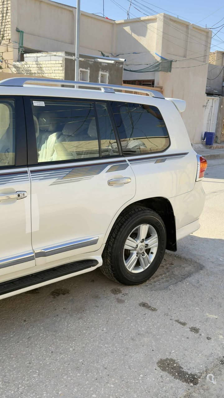 سلام عليكم لاندكروز GXRموديل 14.         السعر 4شدات وبيه مجال
السعر 400ورقه وبيه مجال 
رقم بغداد باسمي السياره شوفت عينك وسوناره
 موجود جوا 
السياره نضيفه بمعنى الكلمة 
6سلنددر السياره فول موصفات شاشه .حساسات خلفي. امامي تحكمات ستيرن. مري شفط .كامره 
لايت ابيض ثلجي السياره مذب ربع عليه كامله  .مكاني كربلاء حي العامل رقم الهاتف
 ***********
