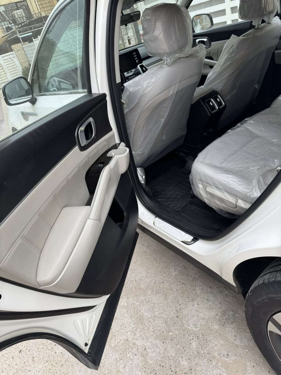 سورنتو 2022 خليجيه مكفوله
4 سلندر محرك 2500 Mpi 
ضمان الشركة الدوليه العراقية 
رقم بغداد بأسمي
7 راكب 3 قطع تبريد
عنواني بغداد الكرخ 
السعر 250 
***********
