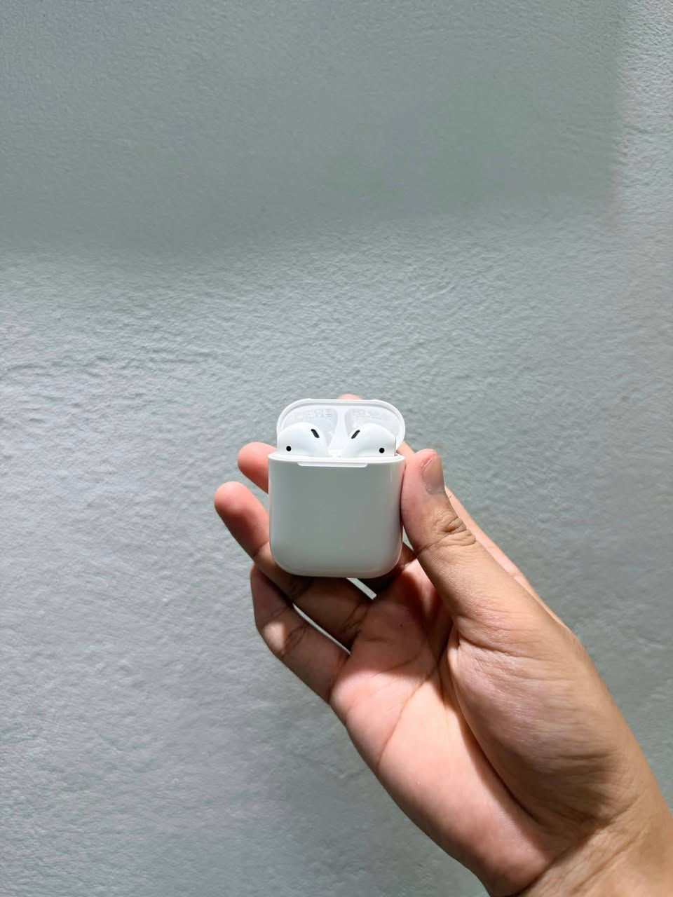 Air pods 2
الاصدار الثاني من سماعات ابل ٫ اصليه امريكيه وارد امريكي الاصلي ٫ صوتها قوي جدا نظافتها 99\ 
بلاديه سيريل نمبر بموقع ابل الرسمي الشركه المصنعه ابل ٫ تدعم شحن لاسلكي ٫ قطع محدوده وراح ابيعها بدون ربح 25 الف ٫ القطع اصليه امريكيه تفحص وتتاكد بنفسك للحجز واتساب ***********
