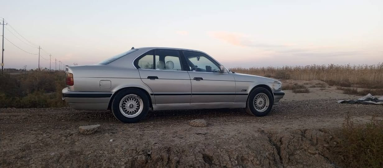 بي ام دبليو
موديل 1990 
لون رصاصي غير محدد
محرك 525 (2500kw) 
صبغ حزام للجماليه بدون معجون او ضربه
بيها طخه قدر شبر بالجاملغ الأيمن موضحه بالصوره
دواخل ابيض سياره نظيفه وكاعده
تخم تاير ويل كب عنكبوت
كير ومحرك بلاد لا نقص ولا تبخير
شاشه وكامره خلفيه + كل الكهربائبات شغاله
لايت زنزن 
رقم انبار انكليزي سنويه لحد 2030
مكلف بالنشر 
السعر 68 وبيها مجال حك الجيه
مو شراي لا تعلق يرحم والديكم
تفاصيل اكثر الأتصال على الرقم 👇🏻
‏‪***********‬‏
