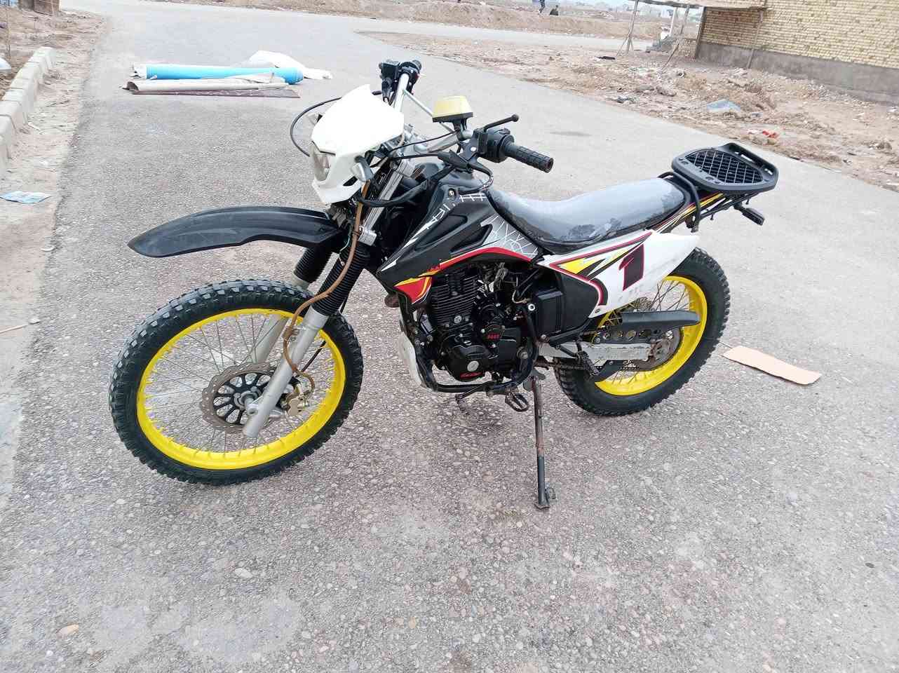 سلام عليكم قفاز موديل ٢٥ وراق مكاني العماره ميسان  سعر مليون ٤٠٠ وبيه مجال ستفسار ***********
