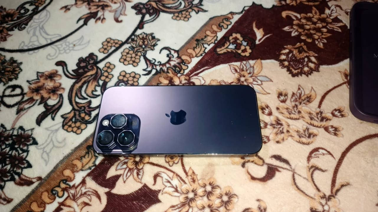 سلام عليكم ايفون 14برو ماكس للبيع
جهاز مكفول من كلشي من الشخط من ظربه من كلشي 

بطاريه 79بلاديا ما مبدله 

جهاز ما مفتوح ولا داخل صيانه عل بلاد لون مميز بنفسجي 

كارتونه وكيبل ويا كاملات حته الورقه مال الشركه ويا 

مكاني ديالى الخالص***********
