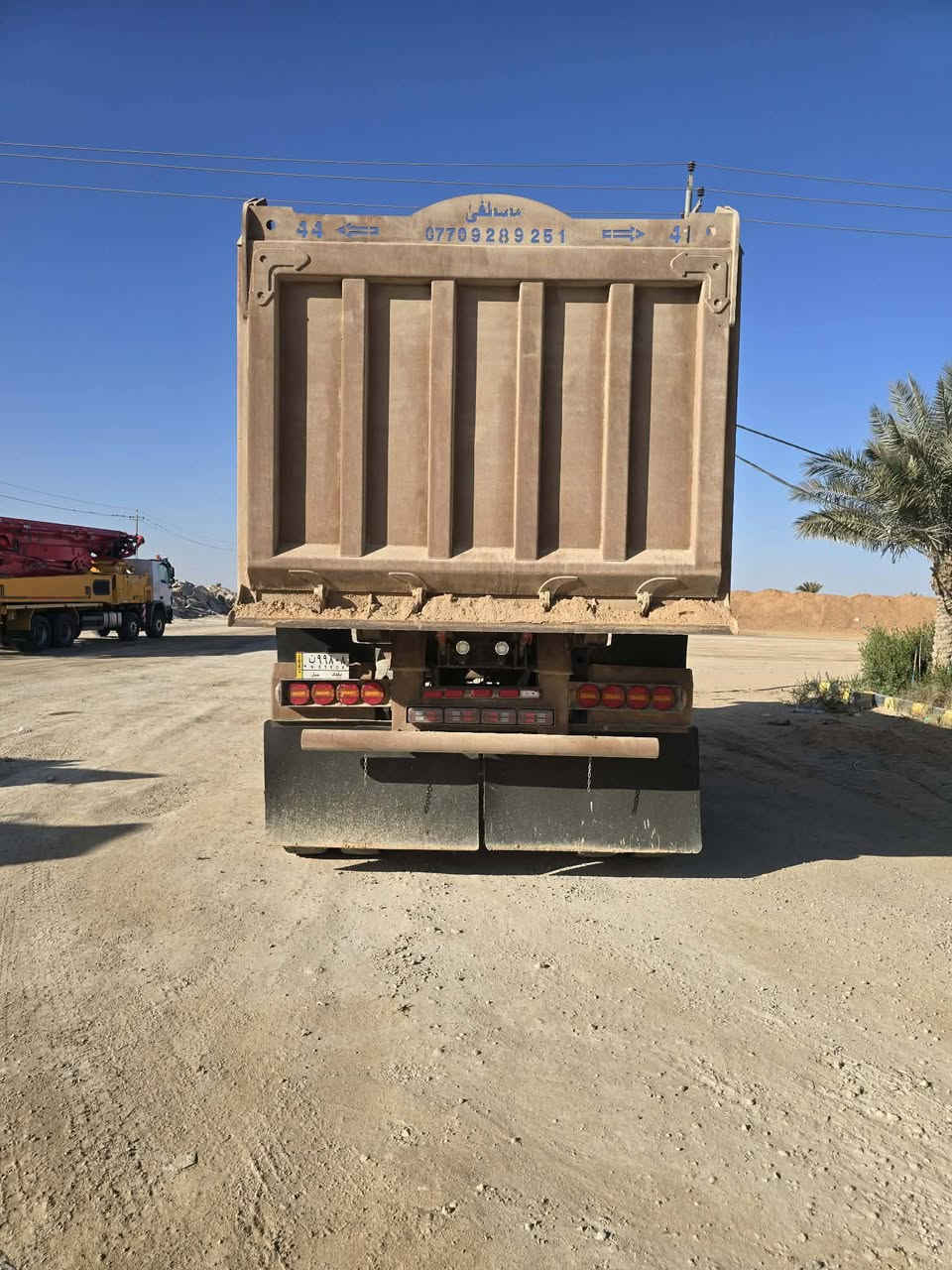 مقطوره للبيع
السعر دفترين وربع (225$) وبيه مجال 
كاعيه 8 ملم 
شريط 12 ملم
اصفاح 6 ملم
الباب 6 ملم
طوله 7.5 متر
مشتغله قليل وجاهزه للشغل
للاستفسار/
***********
العنوان/ كربلاء المقدسه
