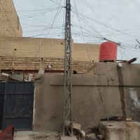 الدار للبيع المساحه 144 مقسم بيتين كل بيت 72 متر كل بيت يوجد فيه غرفه ...