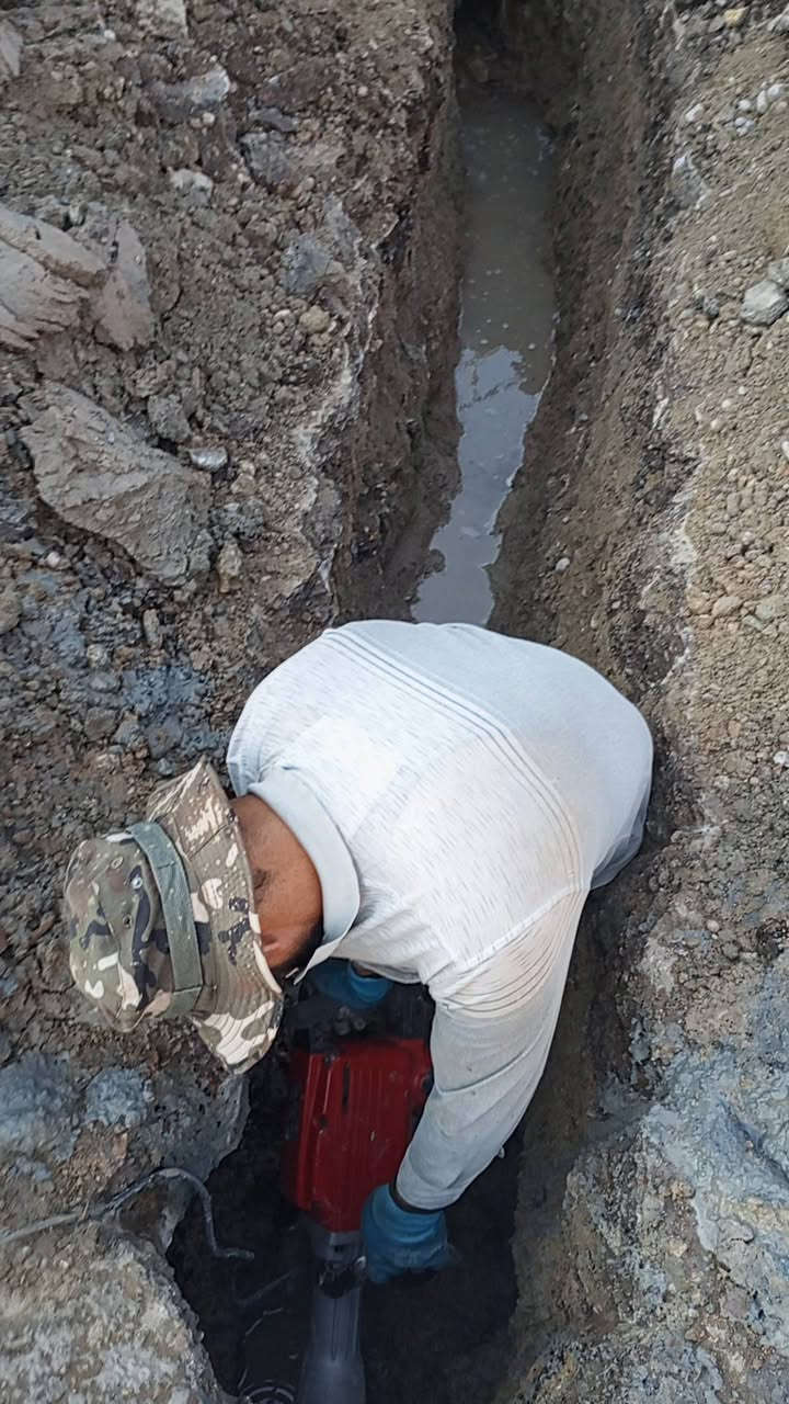 مصطفى للاتسيس صحيات عامه وربط مجاري خارجيه ومي بسعر مناسب جدا 150 الف فقط الاتصال واستفسار بغداد ***********
