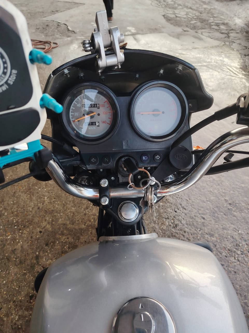 السلام عليكم دايوان للبيع السعر 2300 وبيهة مجال مرقم بغداد بس الشركة المكان بغداد ساحت عدن ماشية 30 الف
الرقم ***********
