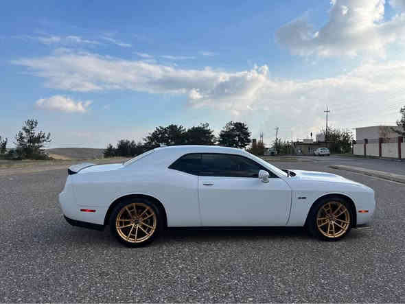 دۆج جالینجر R/T ٢٠٢٣ اخر اصدار سیارە موسفات فول بس بدون فتحە شاشە کبیر و سماعات الباین و سوكان شفتات 
سياره جاهزه ١٧ الف ماشیە
صبغ: بس بونيت و باب مبدل بيلادي نفس لون و جاملخ بس بخ مال امريكا و بدون دواخل و ارباك سيستم و سيارة بدون رقم شرط ترقيم و ترقيم دهوك فقط و مكان سيارة عقره 
سعر ١٩٢ و مجال
رقم شاصي : 2C3CDZBT9PH658522
رقم تليفون و واتسئاپ : *********** اكر
