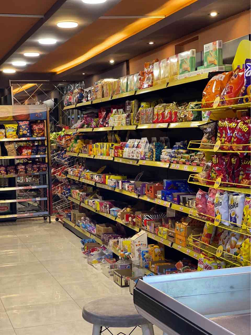 سوپر ر ماركيت بؤ فرؤشتن شوينكي زؤر باش جاده ي ريسي شوين شؤرش دوو مه خزه نى كه وره هه يه حه مام تواليت بؤ زانياري زياتر *********** أربيل, العراق
