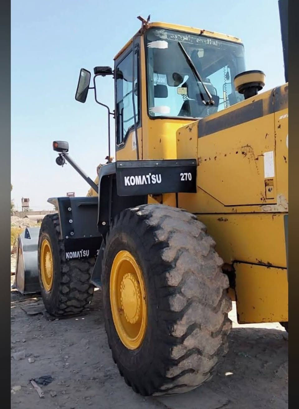 شفل كوماتسو 270 دفع رفع فول مكينة جاهزة للعمل قمارة دور تدفئه تبريد ليبر واحد. رقم جديد انكليزي بغداد سنوية لحد 2031 بأسمي تحويل ثاني يوم المكان بغداد  السعر210///***********
