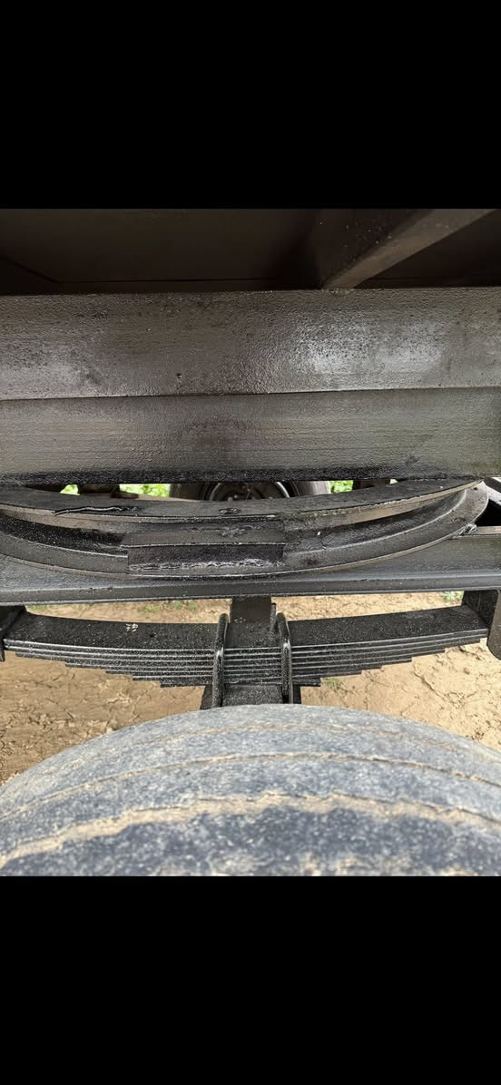 السلام عليكم اخوان موجود عربانه مال تبن عراقيه عربانه نضيفه حيل جك شغال صينيه بلاديه العنوان موصل السعر اتصلو تحياتي لكم اس***********كو***********
