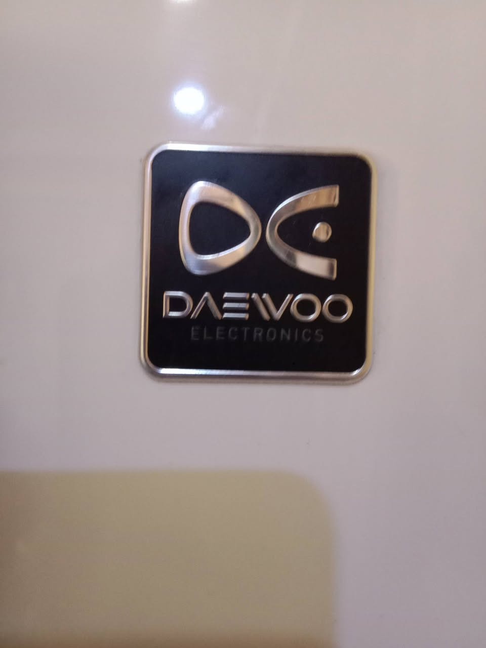 ثلاجه 28 قدم للبيع مع ضمان شهر ماركه DAEWOO سعر 300 للتواصل ***********

