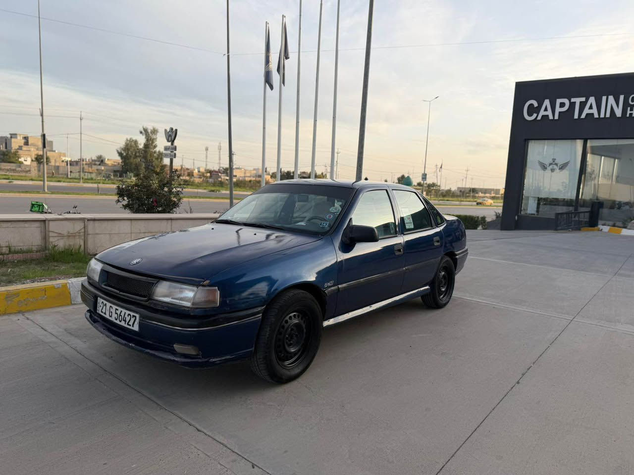 السلام عليكم للبيع فقط نقد بسعر 43 
اوبل ڤكترا موديل 1992 محرك 20 محرك وكير شرط رقم سليمانية دولي وسنوية جديد وبيها بطاقة بانزين وبسمي تريد وكالة تحويل حاضر مكاني كركوك وهذا رقمي 
*********** كركوك, العراق
