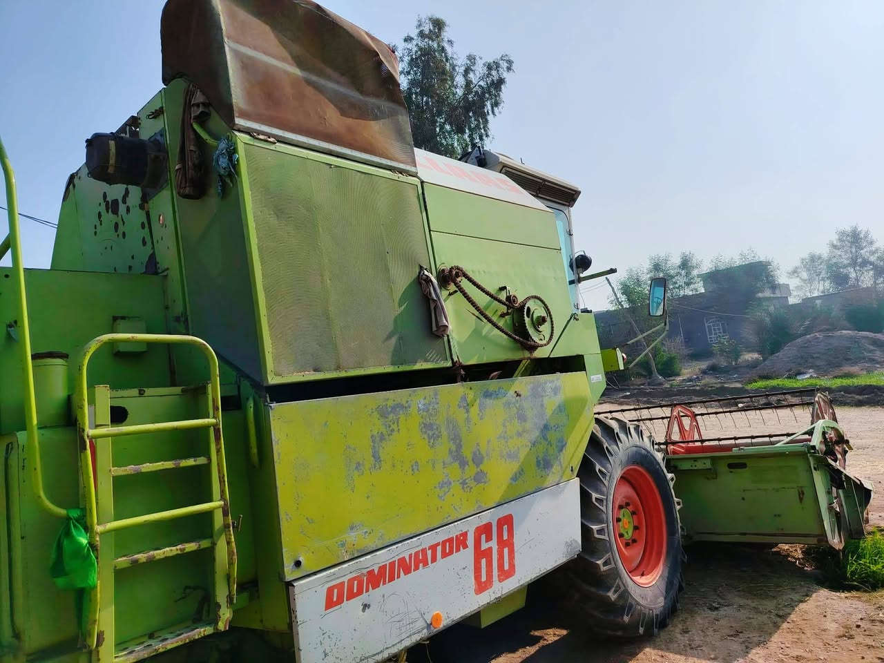 السلام عليكم ورحمة الله وبركاته  حاصده كلاص للبيع منفيس ما مسجله موديل ٨٦العنوان   بغداد  تفاصيل اكثر  ***********السعر  ١٠مليون
