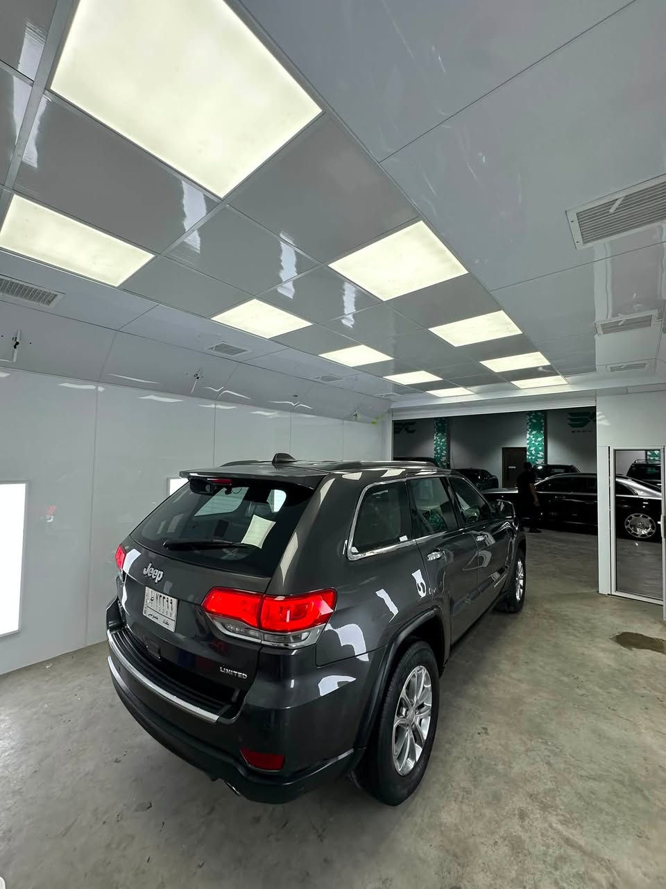 جيب كراند شيروكي 2015 لمتد
LIMITED | وارد أمريكي
رقم بغداد مشروع وطني
1C4RJFBG7FC143004
المواصفات:
• محرك 6 سلندر 3600
• فور ويل (4x4)
• ممشى 198 كيلو
• فتحة سقف
• مقاعد جلد
• تدفئة مقاعد أمامي + خلفي
• ستيرن تدفئة
• نقطة عمياء
• مرايا جانبية تعتيم أوتو
• إشارات بالمرايا
• كير طيارة
• شفتات بالستيرن
• ذاكرة وضعيات للمقعد
• مقاعد كهرباء
• باب صندوق كهربائي
• شاشة كبيرة
• مرايا قلاب
. مرايا هيتر
• حساسات خلفية
• لايتات زينون
• تشغيل عن بعد
٤٥ الميكانيك:
المحرك والكير بحالة ممتازة وما بيهم أي مشاكل على وضع الشركه.
ه* الملاحظات:
السيارة وارد أمريكي، بيها بنيد + جاملغ ايمين وخشم الجاملغ الأيسر وبيها طخه بالعراق ومتصلحه بالباب موضحه بالفيديو والايربك طاك.
السياره بيها ملاحظات بسيطة
 للاستفسار ***********  
 سعرها 163 وبيها جمال
وترهم مراوس

