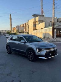 كيا نيرو2023 هايبرد اللون سلفر  ماشيه 38الف حادث صبغ جاملغ ايسر فقط بد...