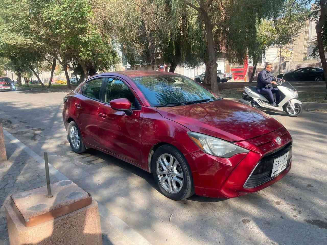 يارس موديل 2017 رقم شمالي تحويل او وكالة بكيفك لون ماروني وارد امريكي حادثها جاملغ ايسر فقط وهنا انطخت عندي بالجاملغ اليمنه بينه وبين الباب رجع بارد السيارة ليبل واحد تجي تشوف بعينك مواصفاتها بصمه شاشه كامره خلفيه ويل كب وباقي المواصفات المعروفه رايدها ٩٨ وبيها مجال بسيط مكان السياره الدوره  للاستفسار الاتصال على الرقم*********** بغداد, العراق
